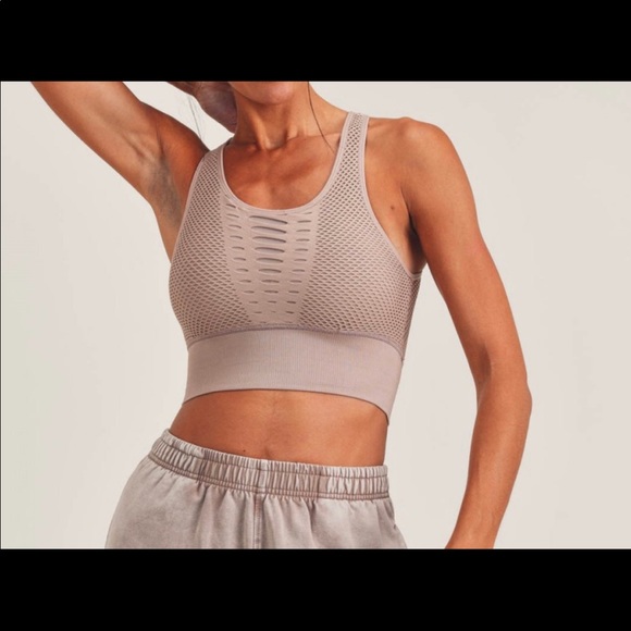 ✨SALE✨NWT Laser Cut Seamless Sports Bra {IRIS} - Picture 2 of 4